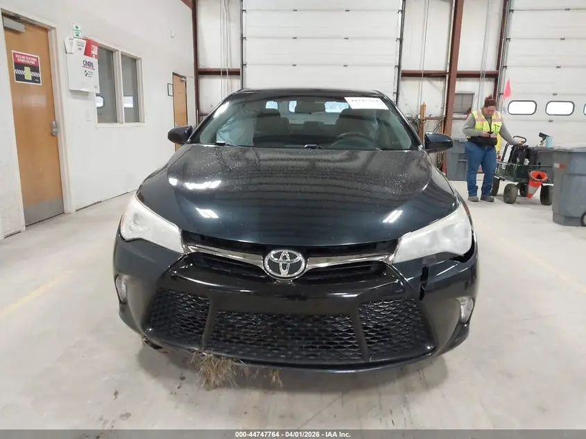 2015 TOYOTA CAMRY SE