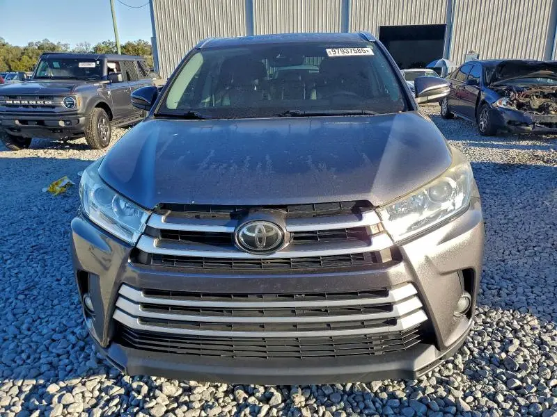 2017 TOYOTA HIGHLANDER SE  