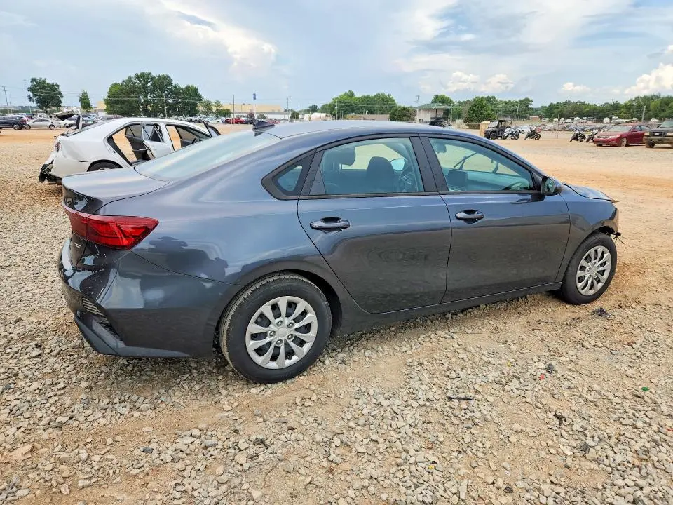 2023 KIA FORTE LX  
