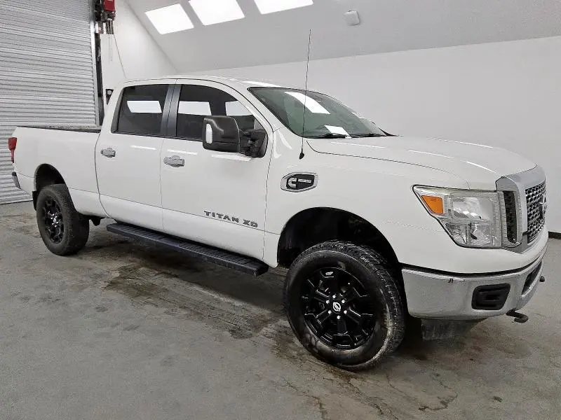 2017 NISSAN TITAN XD SV