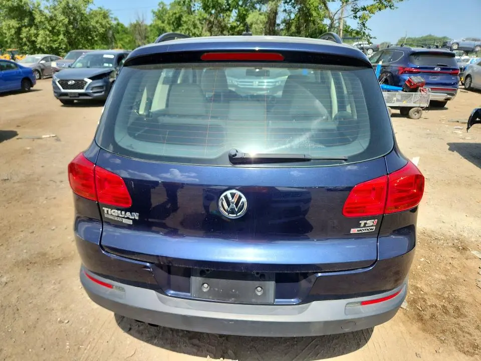 2016 VOLKSWAGEN TIGUAN S  