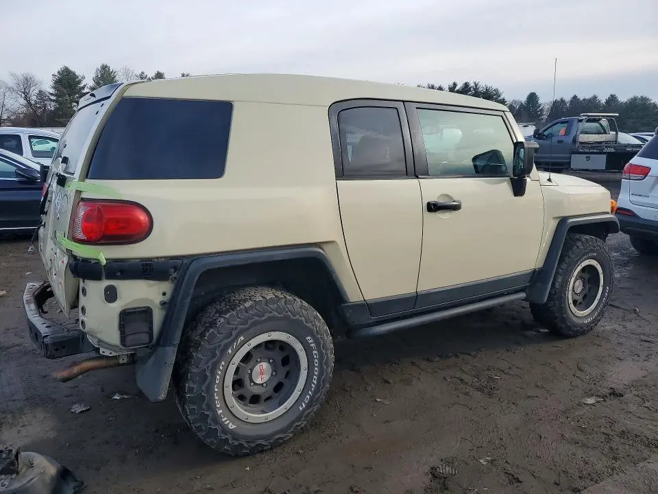 2010 TOYOTA FJ CRUISER   