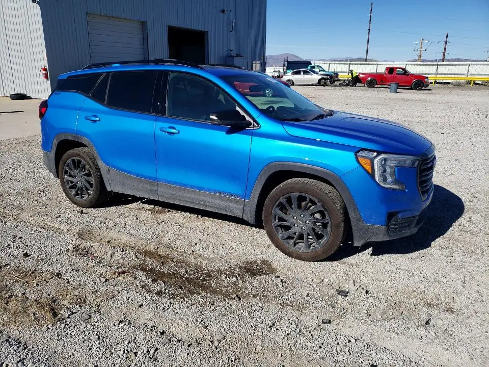 2024 GMC TERRAIN SLT  