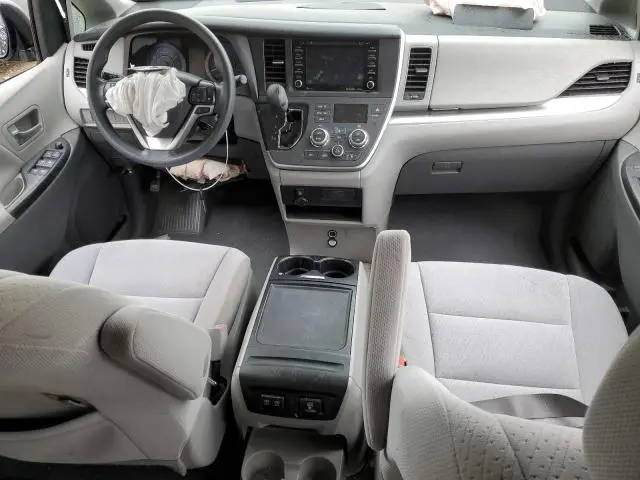 2020 TOYOTA SIENNA LE  