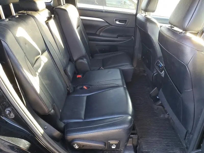 2016 TOYOTA HIGHLANDER XLE  