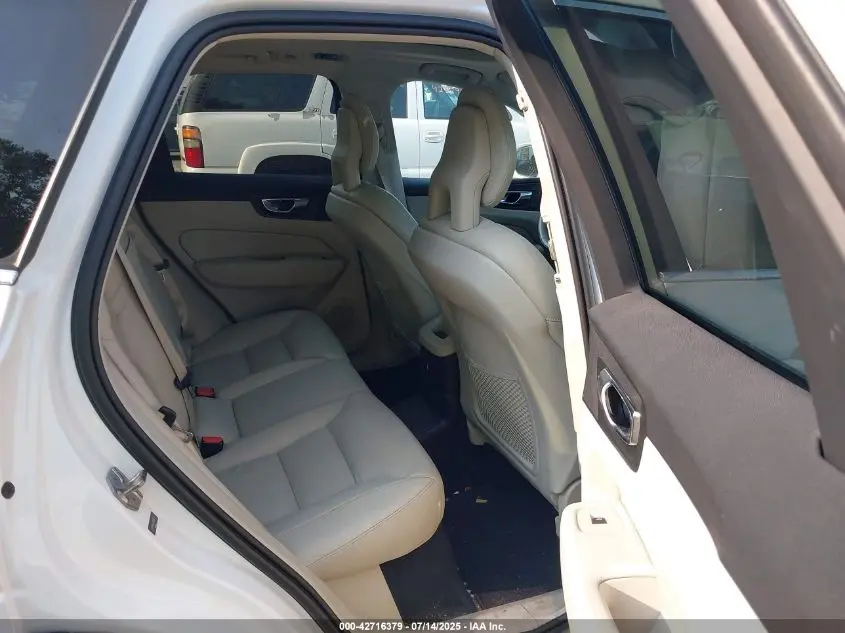 2018 VOLVO XC60 HYBRID T8 INSCRIPTION