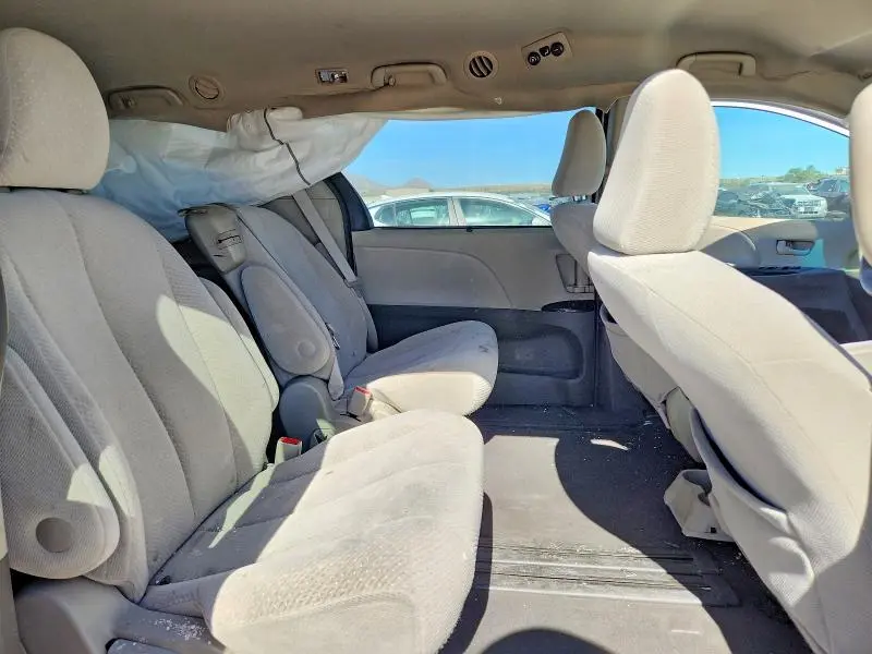2011 TOYOTA SIENNA LE  