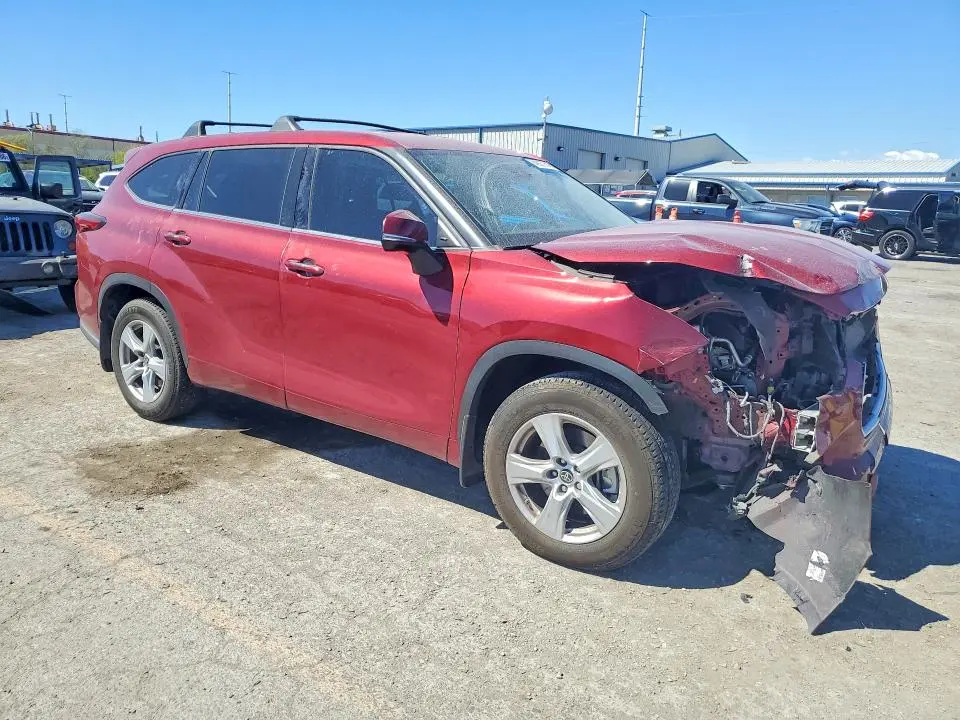 2022 TOYOTA HIGHLANDER LE  