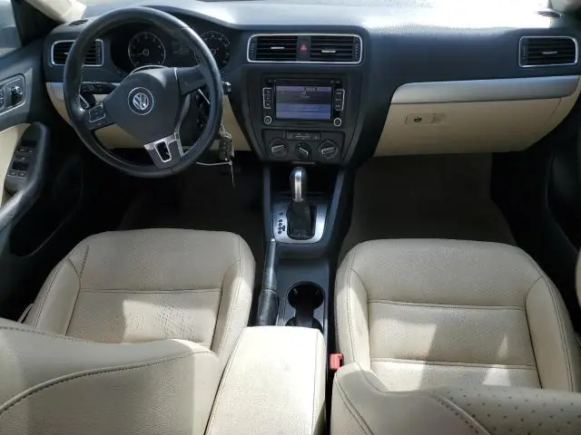 2013 VOLKSWAGEN JETTA SE  