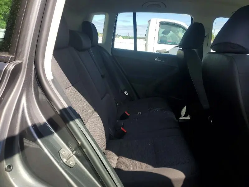 2015 VOLKSWAGEN TIGUAN S  