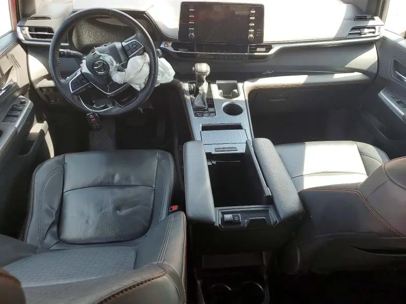 2022 TOYOTA SIENNA XSE  