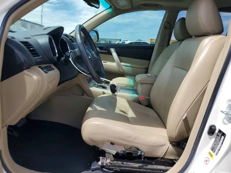 2012 TOYOTA HIGHLANDER SE  