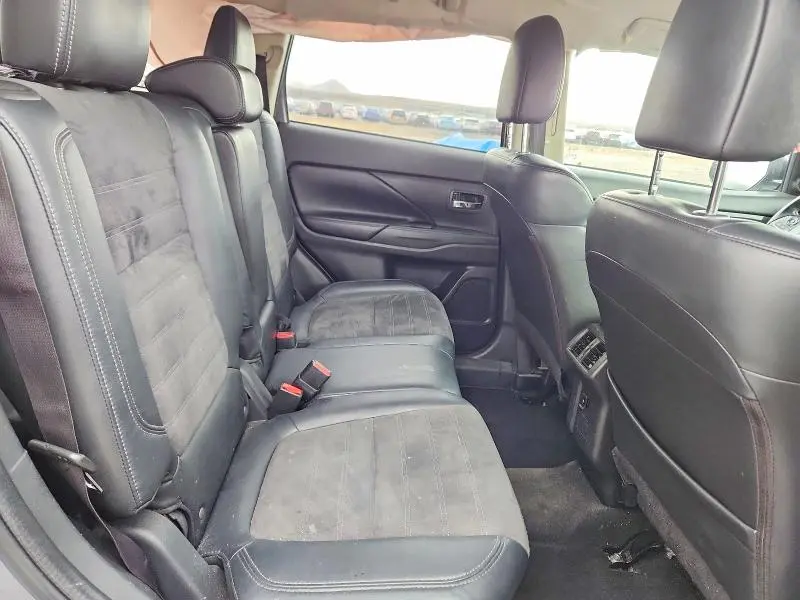 2019 MITSUBISHI OUTLANDER SE  