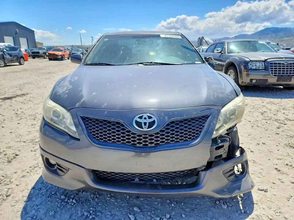 2011 TOYOTA CAMRY SE  