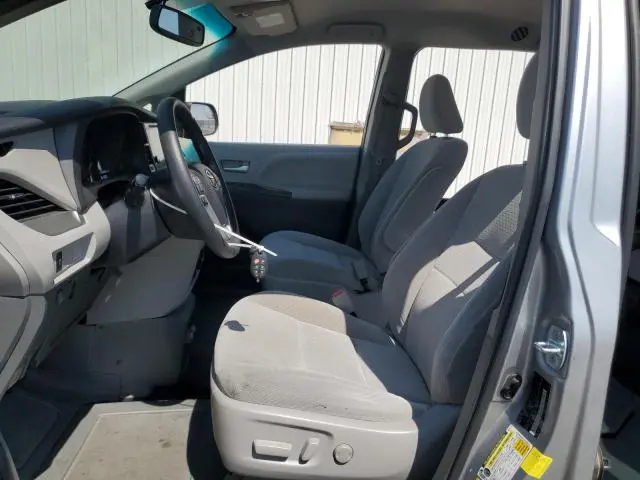 2017 TOYOTA SIENNA LE