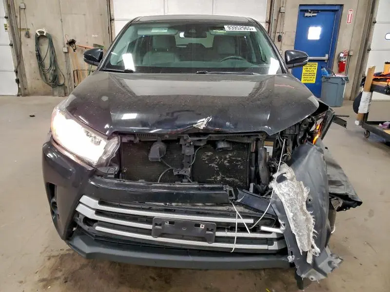 2017 TOYOTA HIGHLANDER LE  