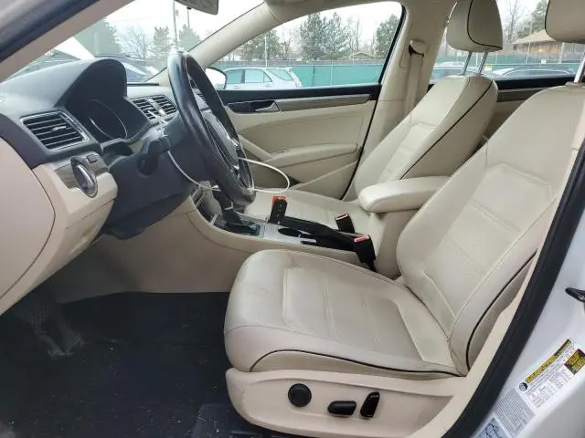 2017 VOLKSWAGEN PASSAT SE  