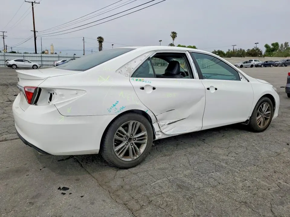 2016 TOYOTA CAMRY SE  