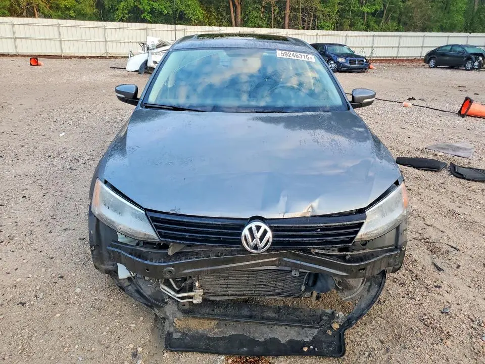 2011 VOLKSWAGEN JETTA SE  
