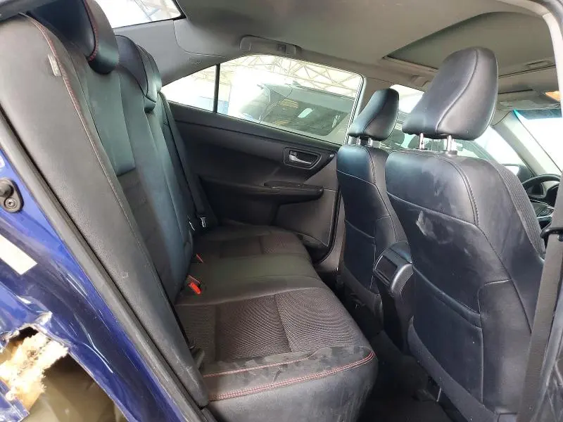 2016 TOYOTA CAMRY SE  