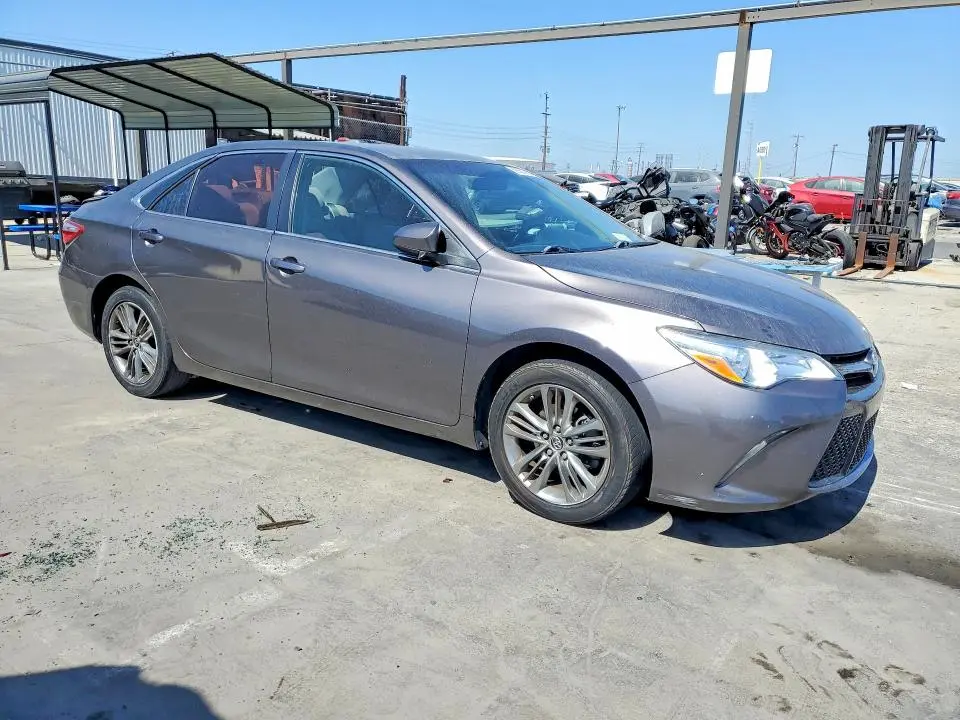 2015 TOYOTA CAMRY SE  