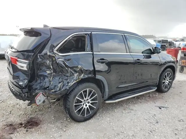 2017 TOYOTA HIGHLANDER SE