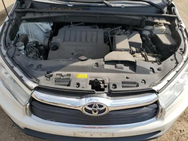 2016 TOYOTA HIGHLANDER LE  