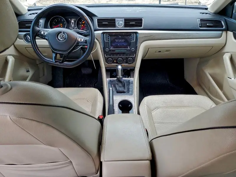 2016 VOLKSWAGEN PASSAT SE  
