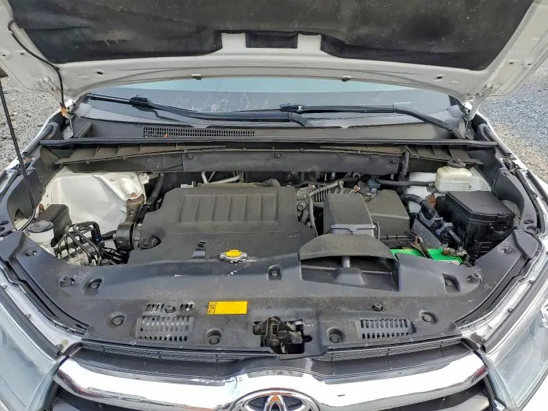 2015 TOYOTA HIGHLANDER LE  