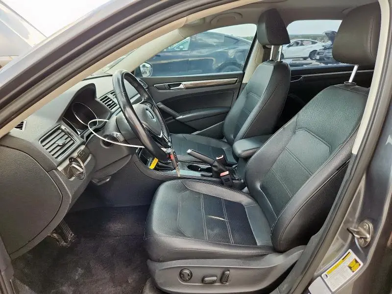 2017 VOLKSWAGEN PASSAT SE  