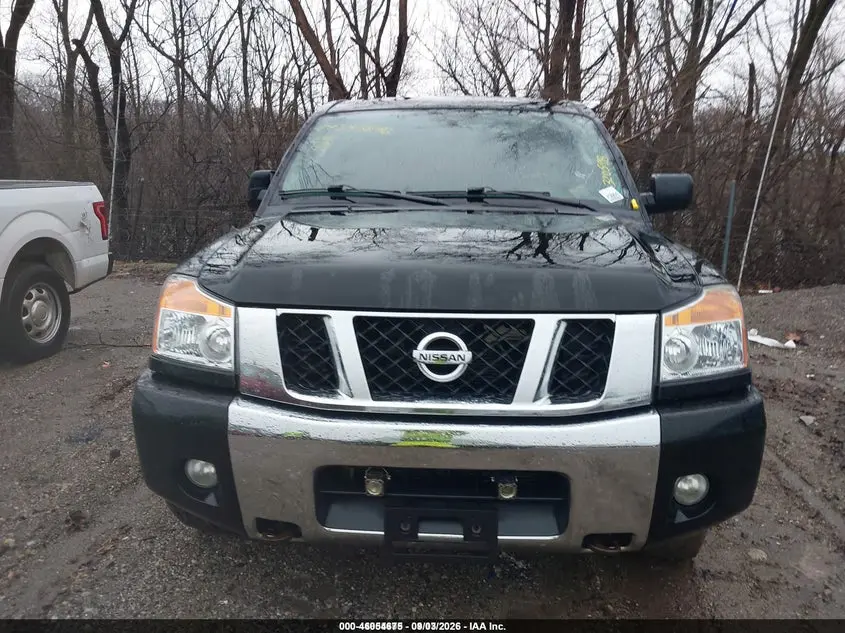 2010 NISSAN TITAN SE