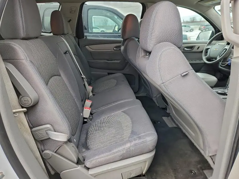 2016 CHEVROLET TRAVERSE LS  