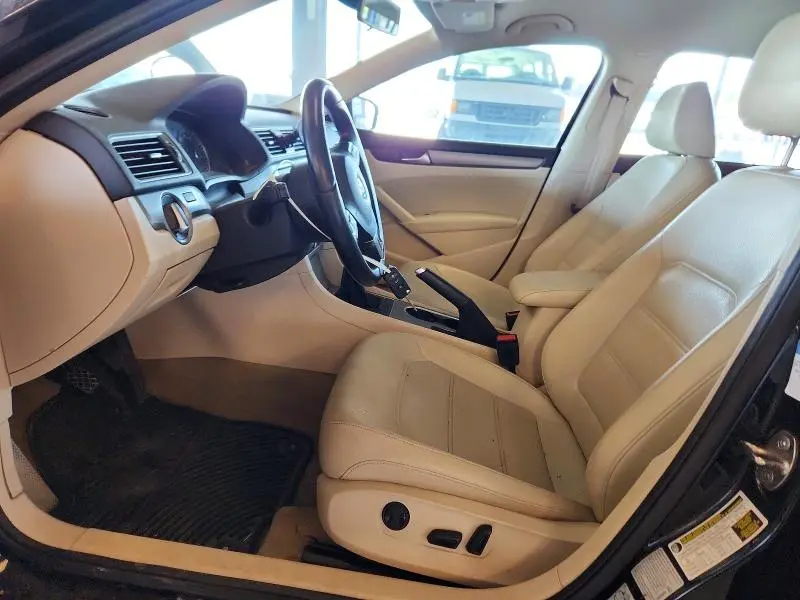 2015 VOLKSWAGEN PASSAT SE  