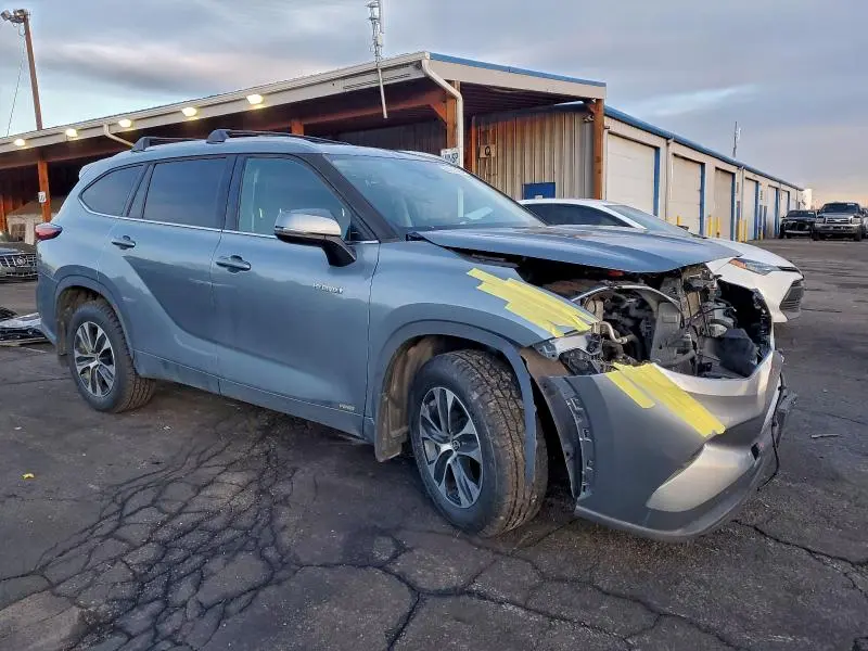 2021 TOYOTA HIGHLANDER HYBRID XLE  