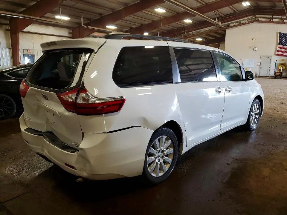 2015 TOYOTA SIENNA LE  