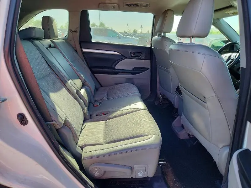 2015 TOYOTA HIGHLANDER LE PLUS  