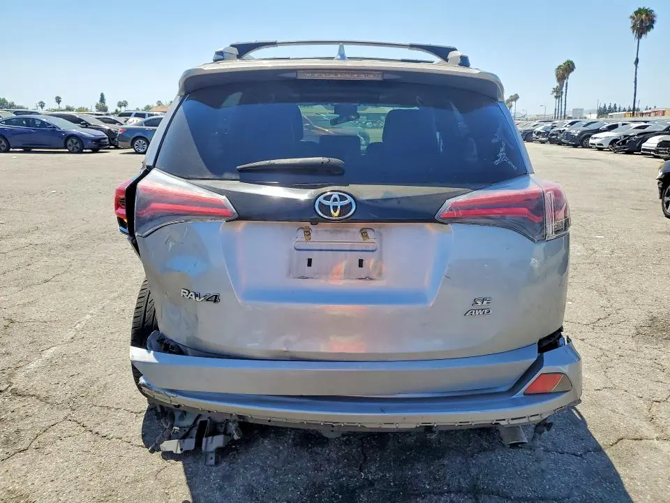 2016 TOYOTA RAV4 SE  
