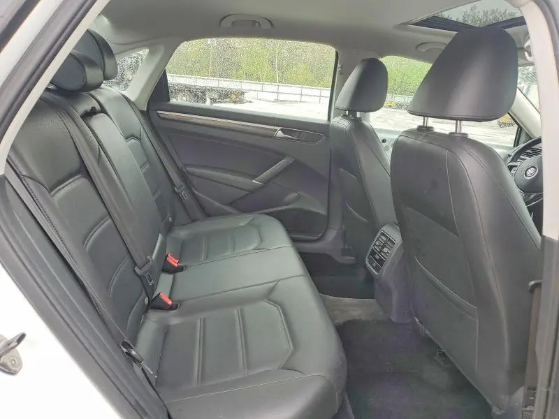 2017 VOLKSWAGEN PASSAT SE  