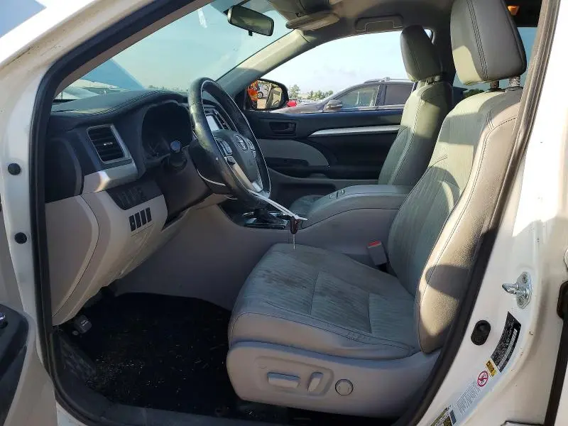 2016 TOYOTA HIGHLANDER LE PLUS  