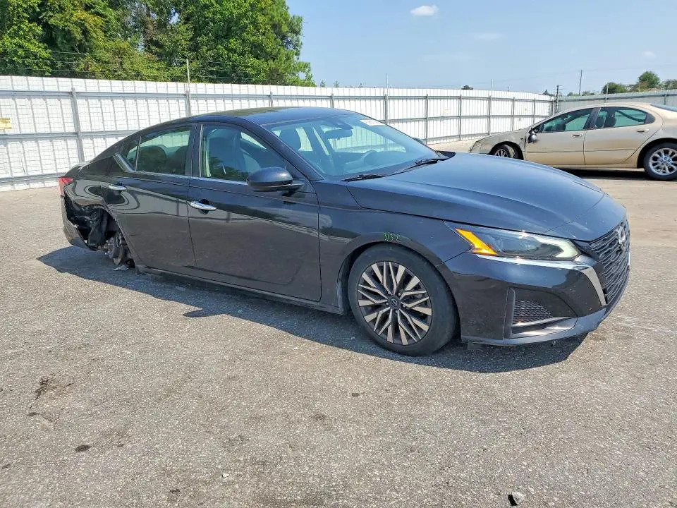 2023 NISSAN ALTIMA SV  