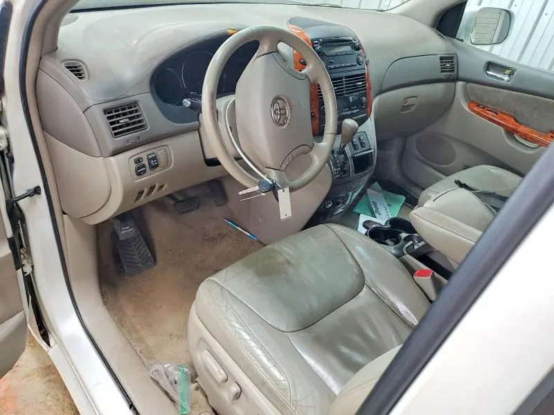 2010 TOYOTA SIENNA XLE  