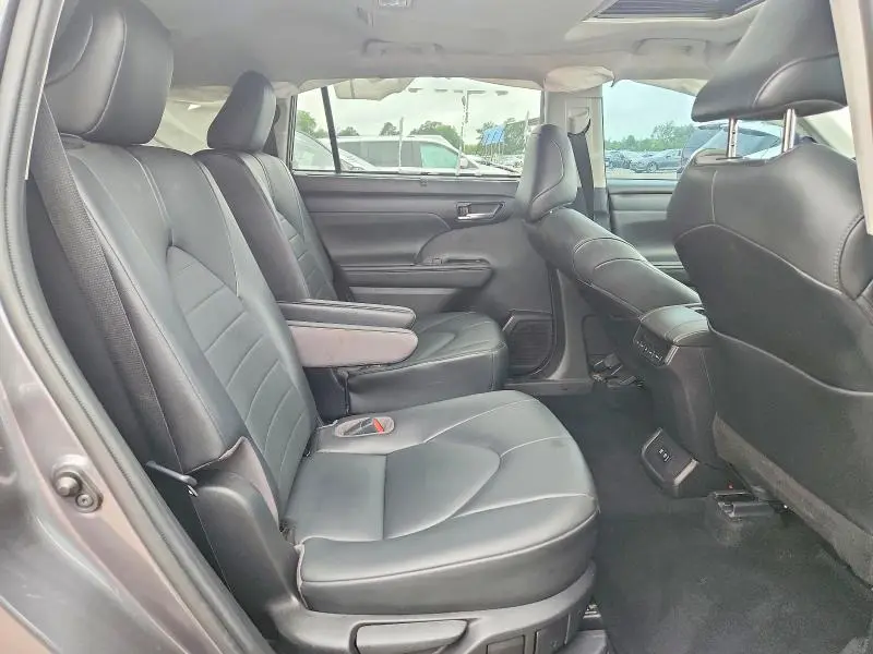 2020 TOYOTA HIGHLANDER HYBRID XLE  