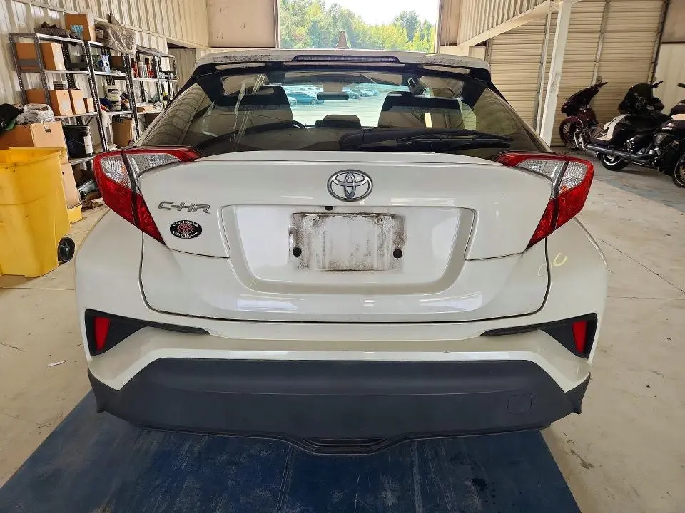 2021 TOYOTA C-HR LE  