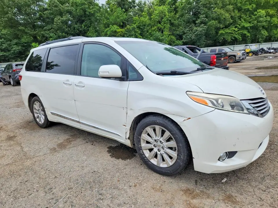 2015 TOYOTA SIENNA LIMITED PREMIUM 7-PASSENGER  