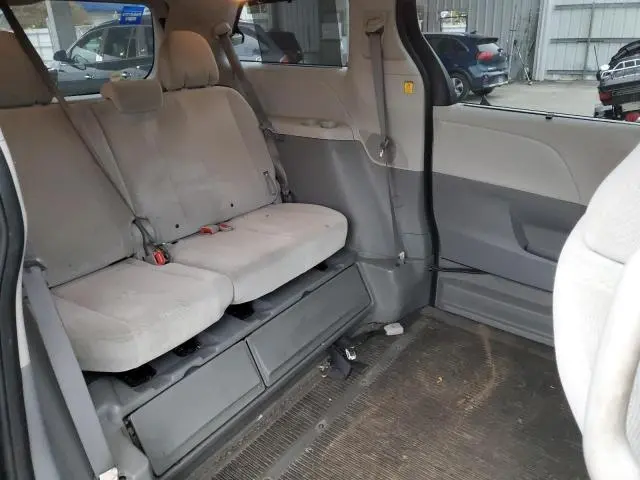 2012 TOYOTA SIENNA LE