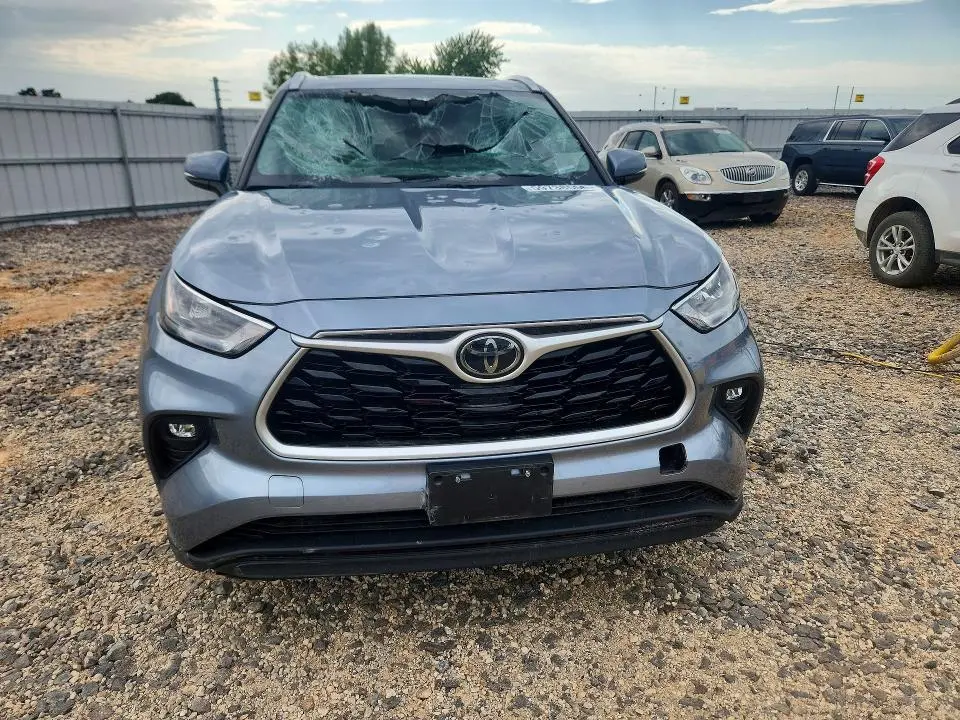 2020 TOYOTA HIGHLANDER XLE  