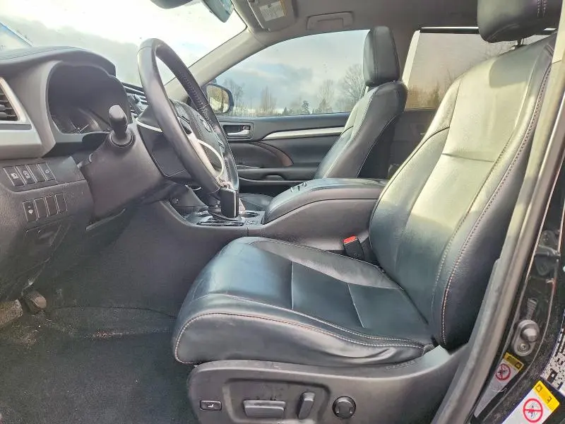 2017 TOYOTA HIGHLANDER SE  