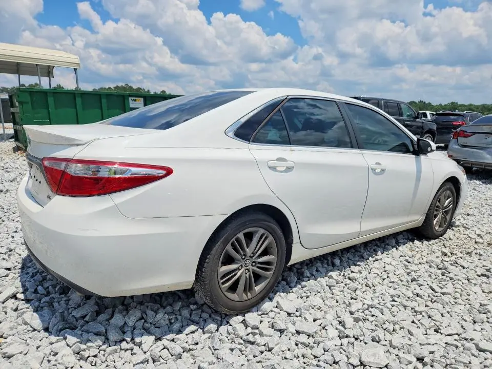2015 TOYOTA CAMRY SE  