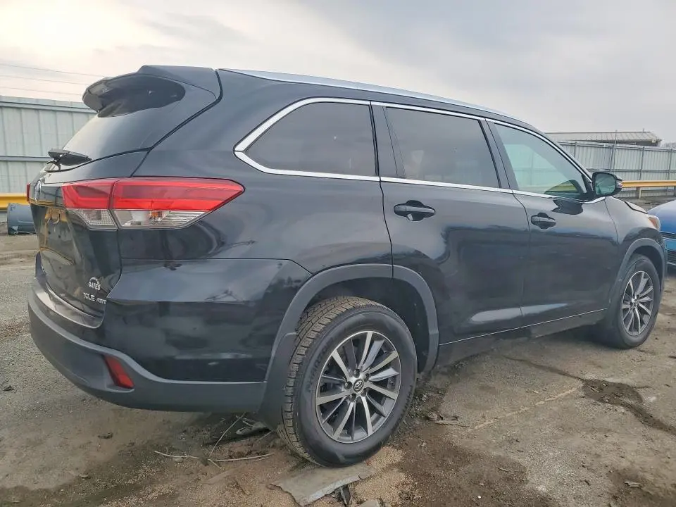 2018 TOYOTA HIGHLANDER XLE  