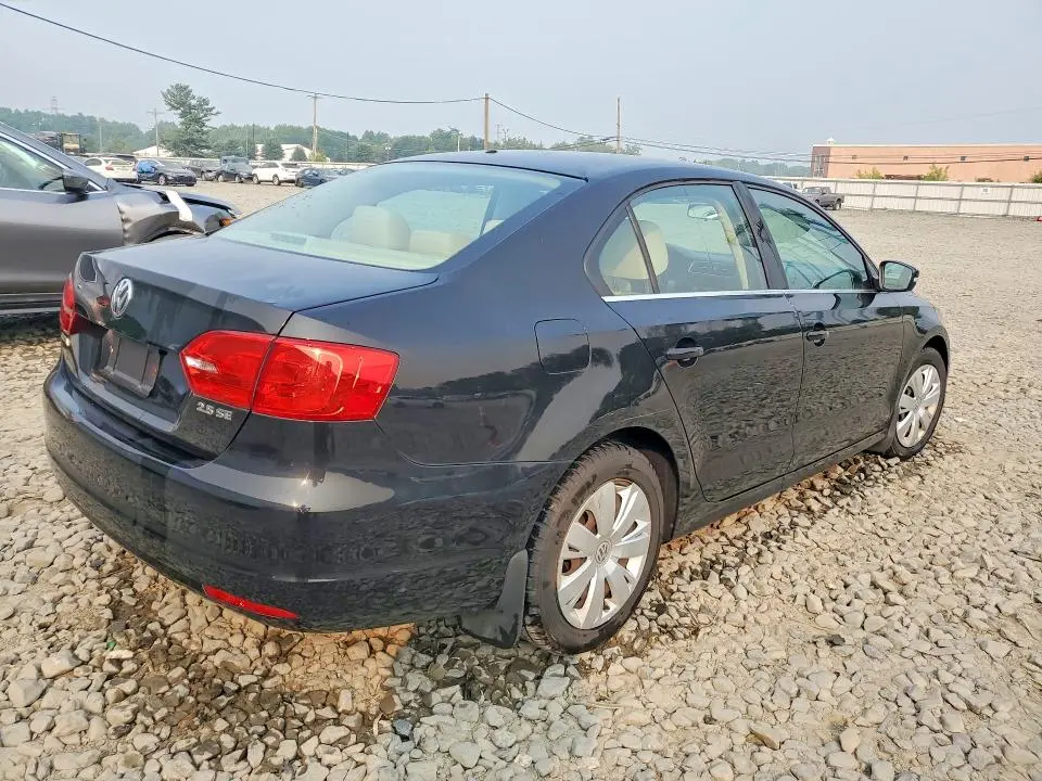 2013 VOLKSWAGEN JETTA SE  